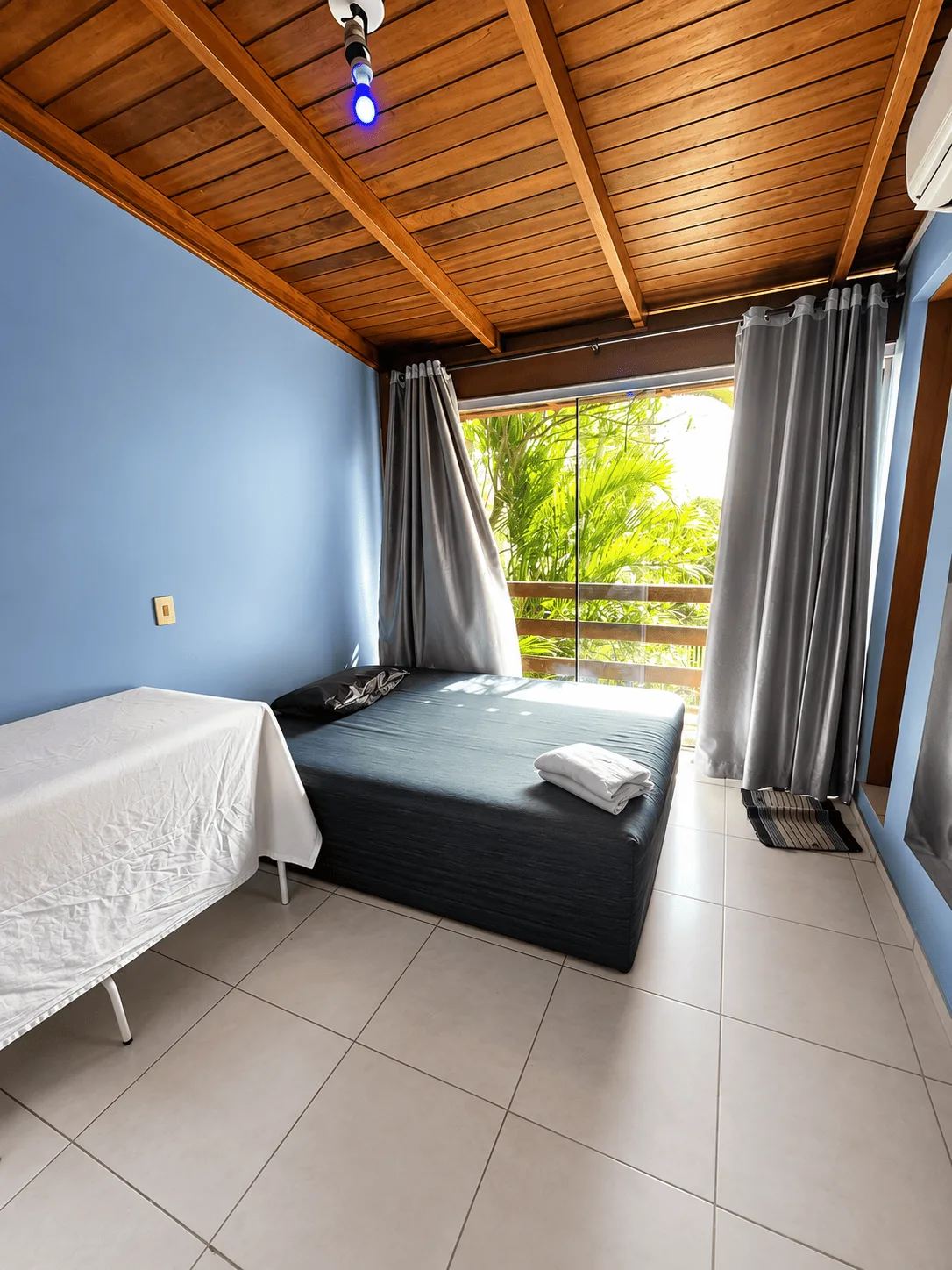 Sala de massagem privativa e climatizada